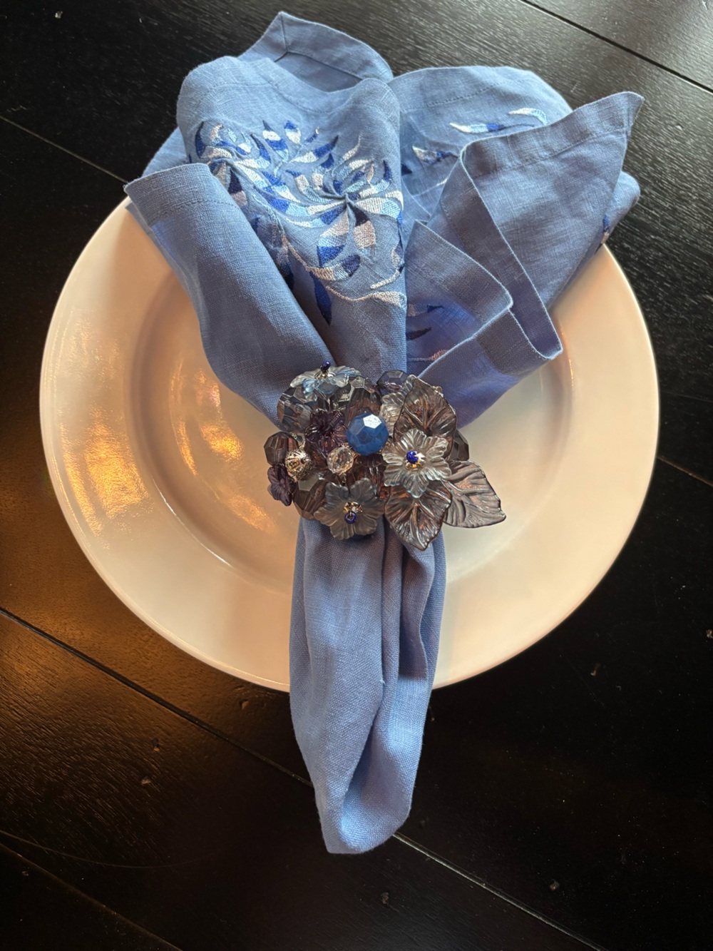 Kim Seybert Blue Linen Napkin with Subtle Embroidery - Set of 4 napkins